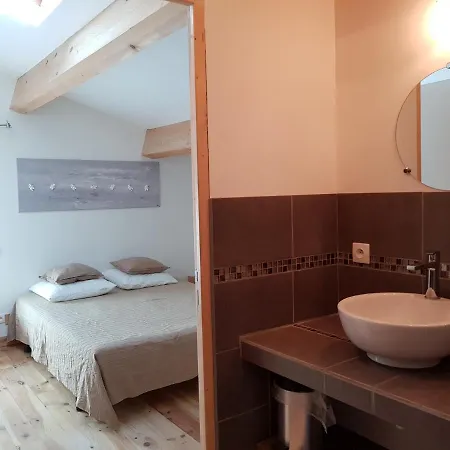 Holiday home A L'ombre D'un Olivier Gite Carignan
